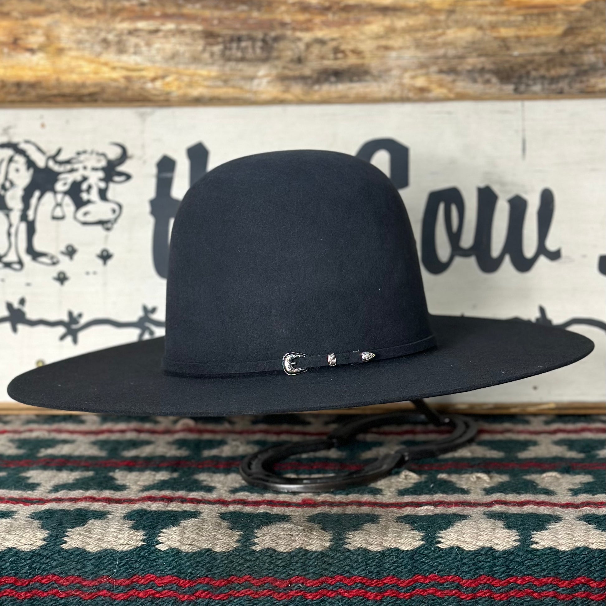 Black felt cowboy hat with 5 inch brim sales