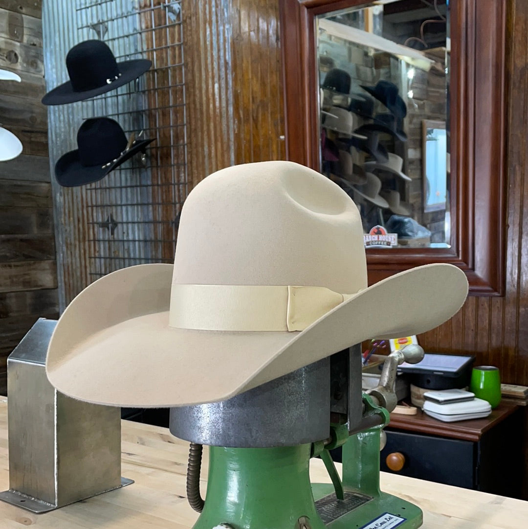 Buckskin Gallery  Buckskins, Cowboy hats, Clothes